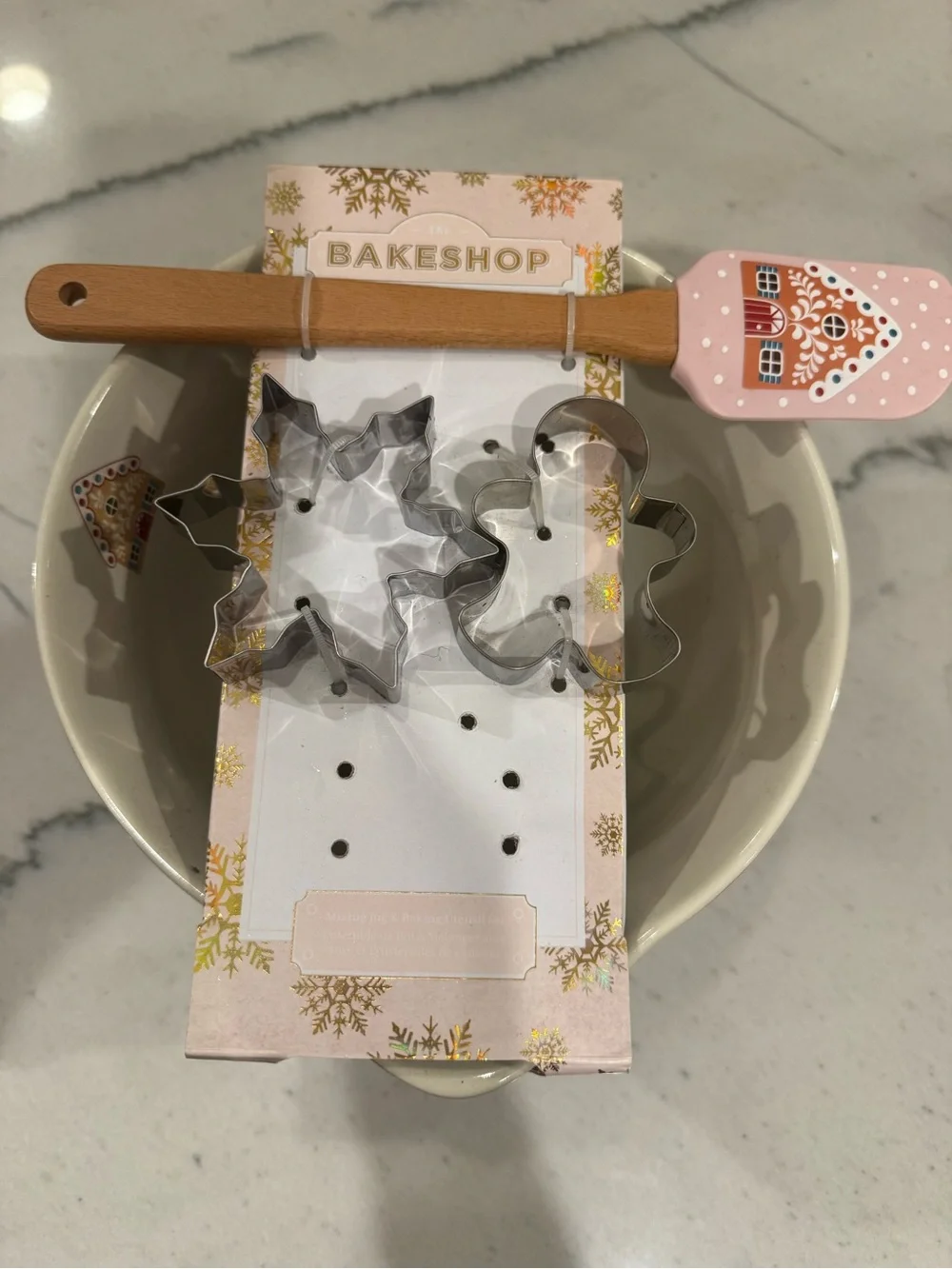 NWT Holiday Gingerbread Ceramic Mixing Bowl w/ Cookie Cutters & Spatula